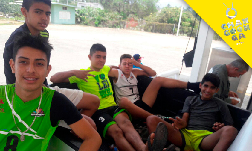 transporte-y-cancha-voleibol-digno-Aquila-Michoacán
