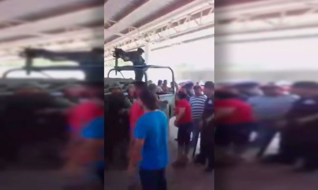 militares-rodeados-Tepalcatepec