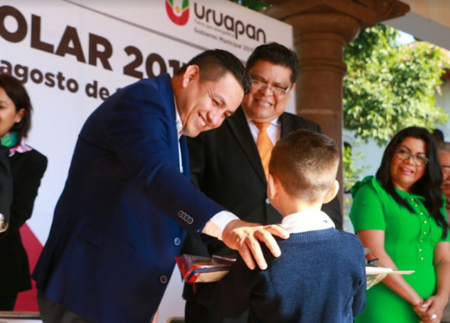 Necesario retomar una educación de valores Víctor Manríquez