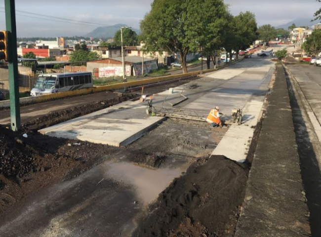 Registra avance del 50 %, obra de modernización en la Calzada Benito Juárez