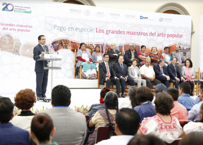 Silvano Aureoles Conejo Artesanos