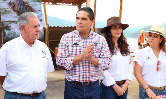 Silvano-Aureoles-productor-de-tilapia