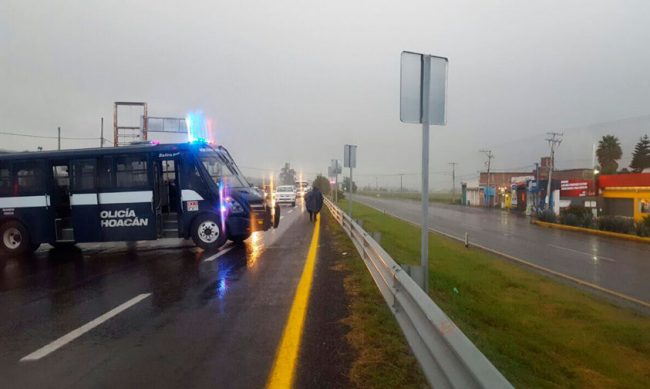 bloqueo-Morelia-Patzcuaro-policia