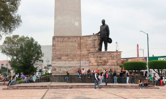 normalistas-Monumento-Morelia-3