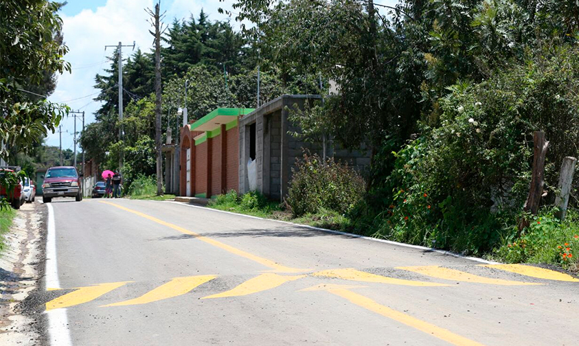 re-habilitan-caminos-Zitácuaro-Michoacán