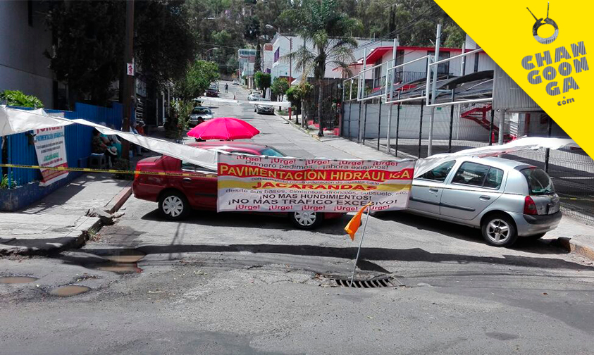 vecinos-bloqueo-calle-Jacarandas-Morelia-1