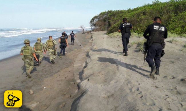 policias-playa-Lazaro-Cardenas-2