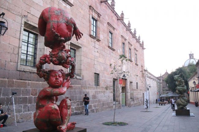 Esculturas de Javier Marín calle Nigromante Morelia-