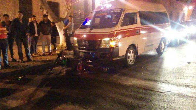 MORELIA Combi de la Ruta Roja 3B embiste a motociclista
