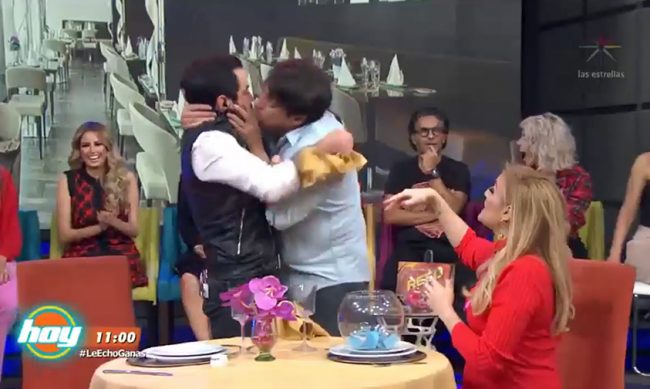 Van-Rankin-Eduardo-Derbez-Beso-Programa-Hoy