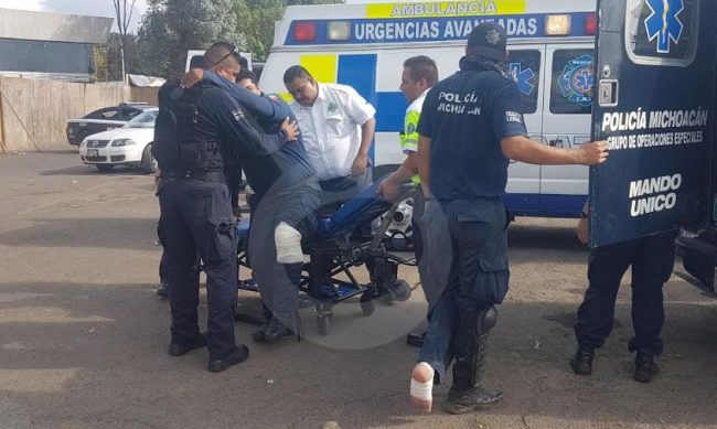 normalistas-detenidos-barandillas-Morelia