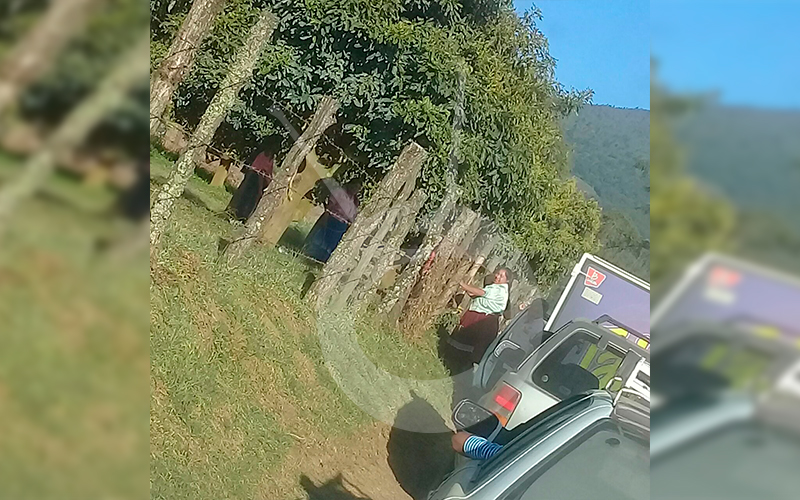 comuneros-bloquean-carretera-Uruapan-Michoacán