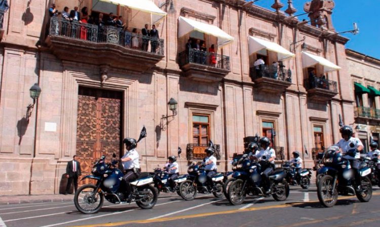 motopatrulleros-policia-desfile