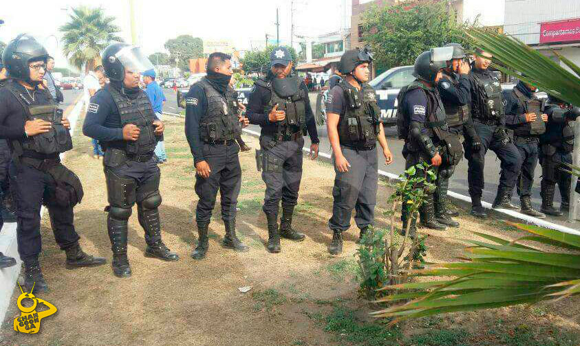 policias-CNTE-enfrentamiento-1
