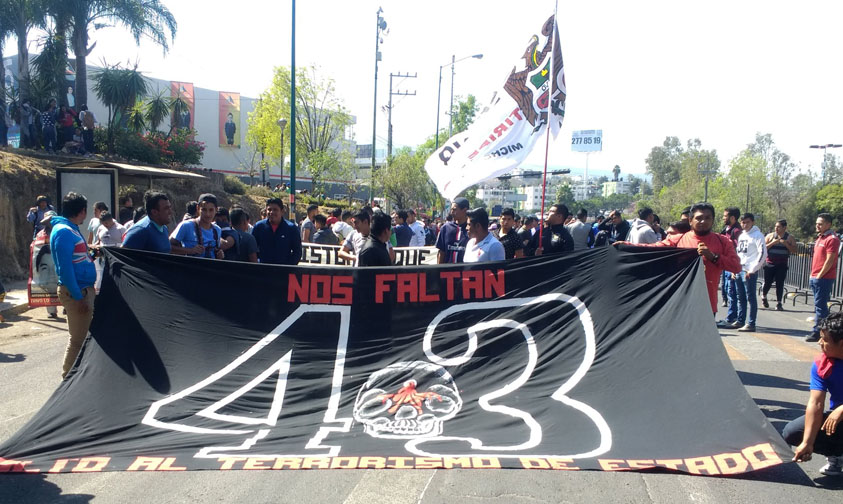 Morelia marcha padres normalistas Ayotzinapa