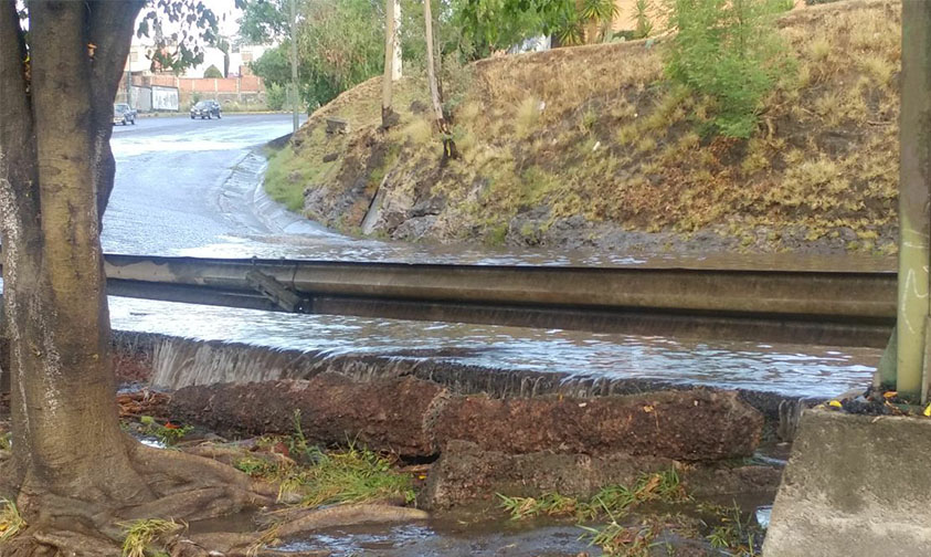 #Morelia Inundación De Vialidad Provoca Caos En Salida A Pátzcuaro