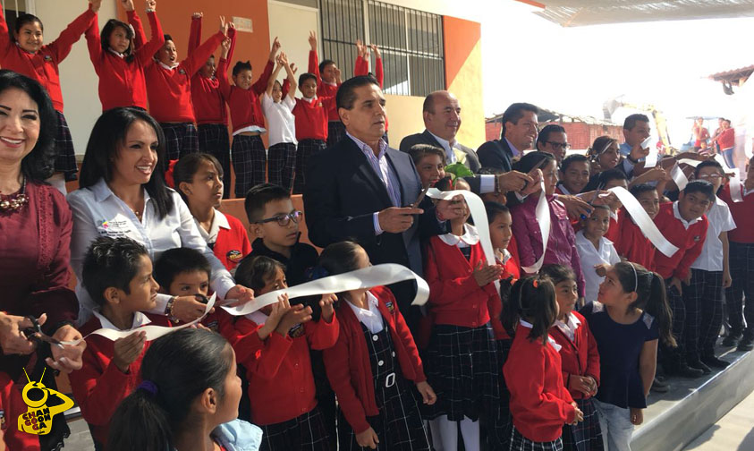 Silvano Aureoles escuela niños