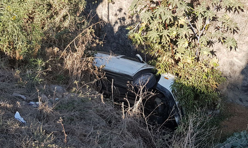 cae auto aguas negras Morelia