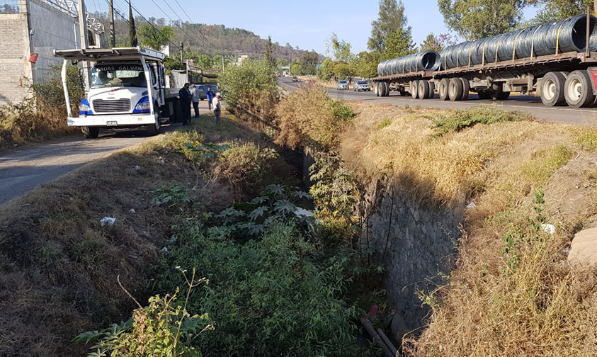 cae auto aguas negras Morelia