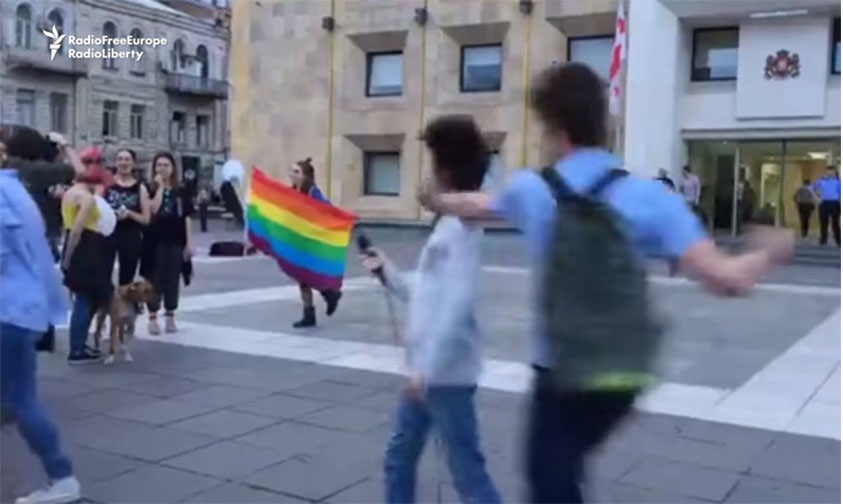 golpes activista LGBTI Rusia