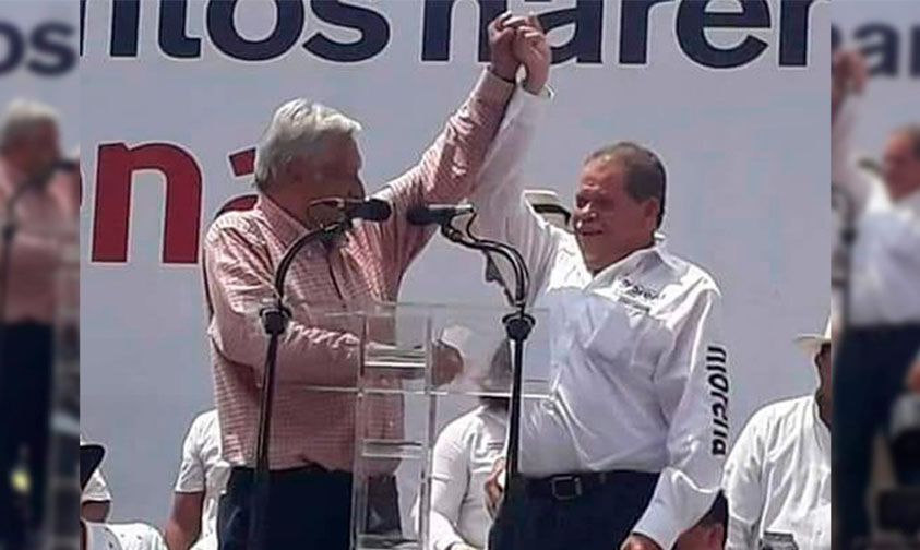 mano amlo Eliseo