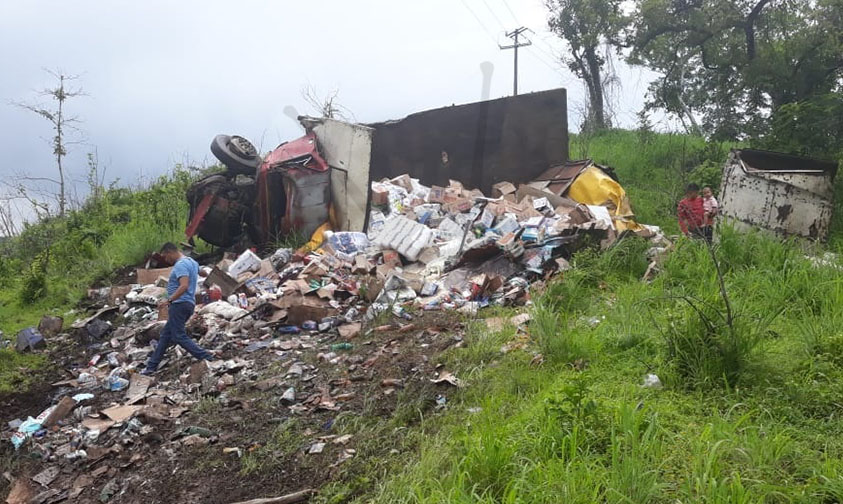 camión abarrotero Chinicuila accidente