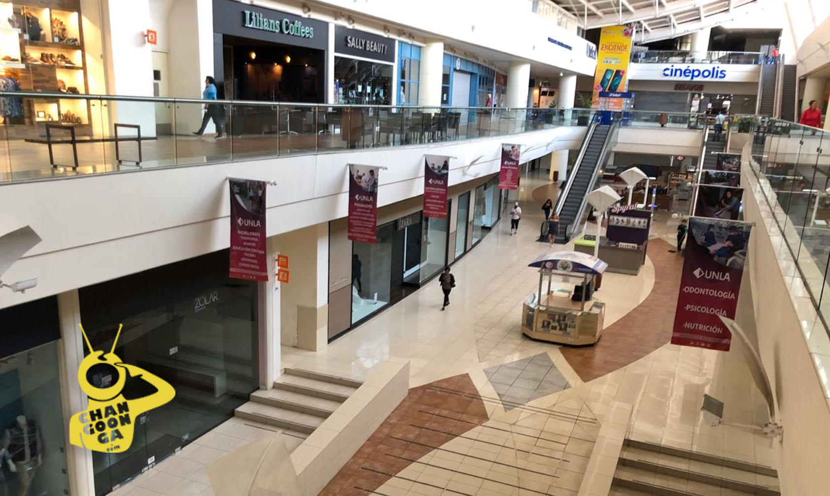Morelia Con Tiendas Cerradas Y Solitaria Así Luce Plaza “Las Américas”