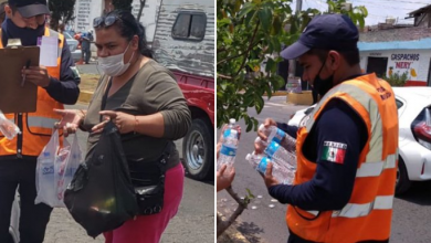 Morelianos Regalan Botellas De Agua A Policías Que Trabajan En Filtros Sanitarios