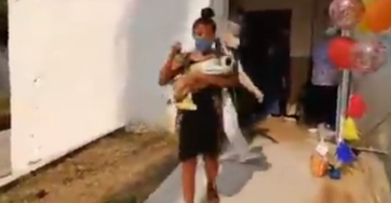 Bebé es dado de alta tras superar COVID-19