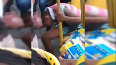 Corren A Patadas A Señora Que Iba En Autobús Y Tosió Sin Taparse La Boca, En Brasil