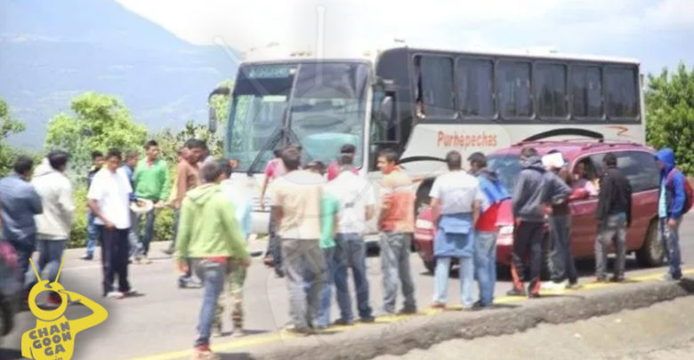 #Michoacán Policía Detiene A 7 Normalistas Por Intentar Secuestrar Autobuses En Tiripetío