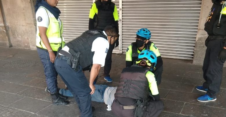 Policía Morelia Atiende A Hombre Con Posible Convulsión En El Centro