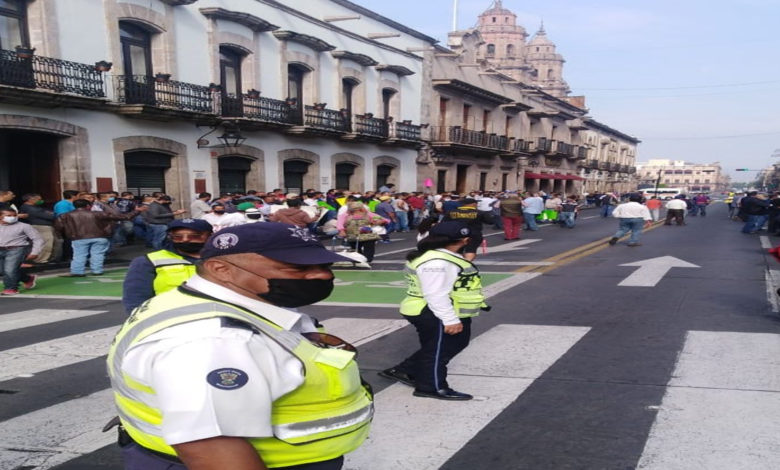 #Morelia Pese A Contingencia Transportistas Se Manifiestan VS Uber