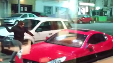 #Video Mujer Destroza El Carro De Su Esposo Al Verlo Estacionado Afuera De Un Motel