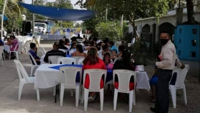 Cierran Calle Pa’ Hacer Fiesta De XV’s En Tabasco, Llega Policía Y Los Desalojan