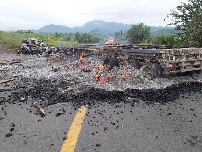 Domingo Violento: Bloquean Con Vehículos Incendiados Carretera De Buenavista