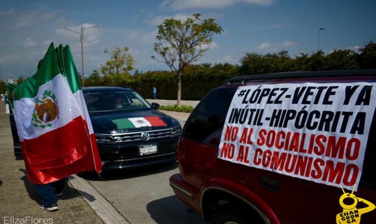 Con Bandera De México Y Pancartas Contra AMLO Se Realizó La 4ta. Caravana FRENA