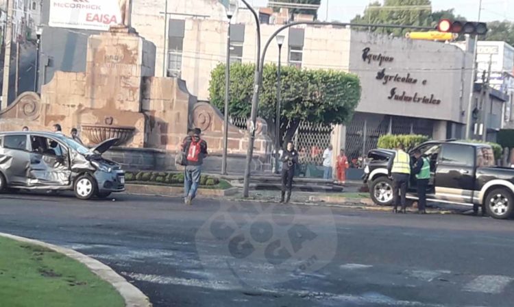 #Morelia Camioneta Embiste A Carrito En El Pipila 