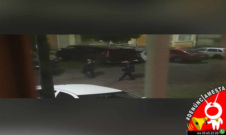 #Denúnciamesta Supuestos trabajadores del 'Exxxceso' y policías querían meterse a la fuerza a mi casa