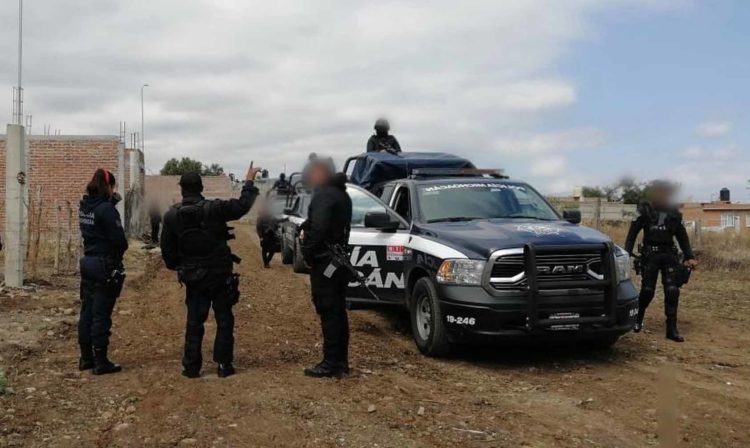 #Michoacán Hacen Fiesta Y La Polí Se Los Lleva A Barandillas