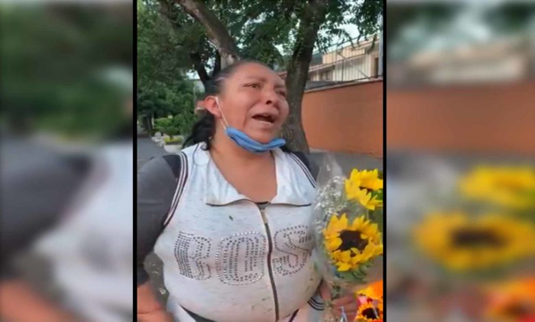 #Video Entre Lágrimas, Vendedora De Flores Pide Ayuda A AMLO Ante Pandemia