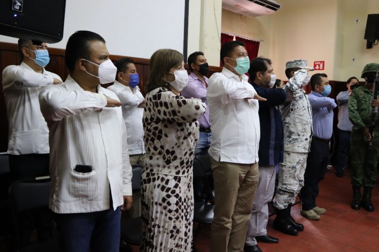 En sesión solemne de cabildo, donde se procuraron las medidas de la nueva convivencia, el presidente municipal, enfatizó la repavimentación en su totalidad de los boulevares 22 de Octubre y 5 de Mayo