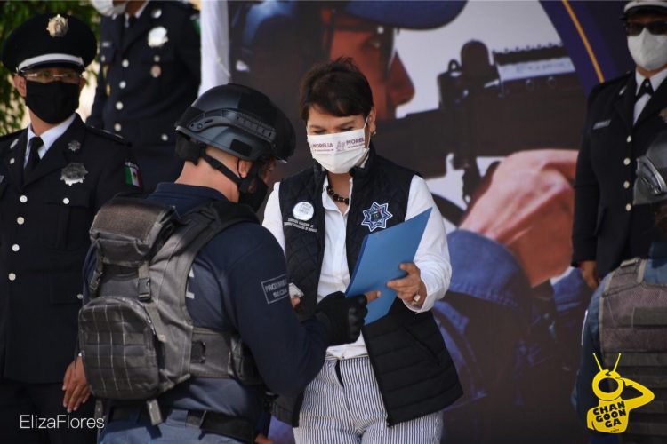 #Morelia Polis Se Gradúan, Comisionada Escapa Del Lugar Para No Ser Cuestionada Por Asesinato De Chavo Moreliano