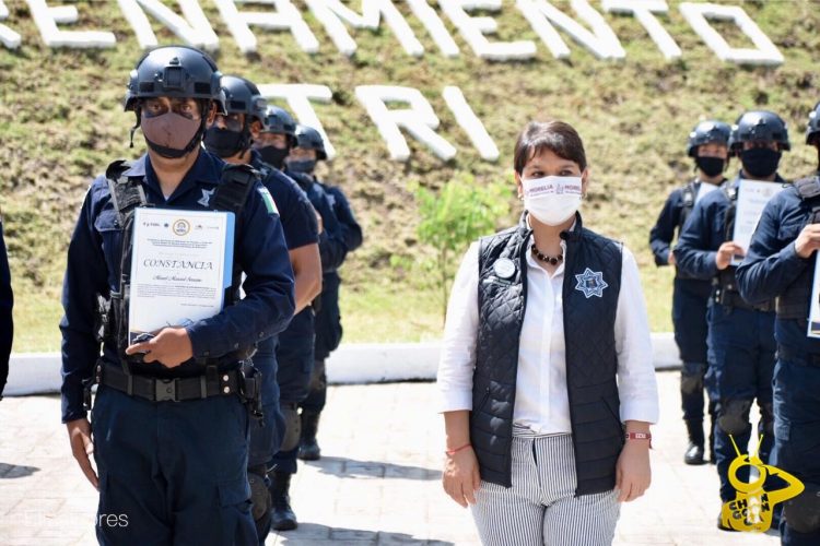 #Morelia Polis Se Gradúan, Comisionada Escapa Del Lugar Para No Ser Cuestionada Por Asesinato De Chavo Moreliano 