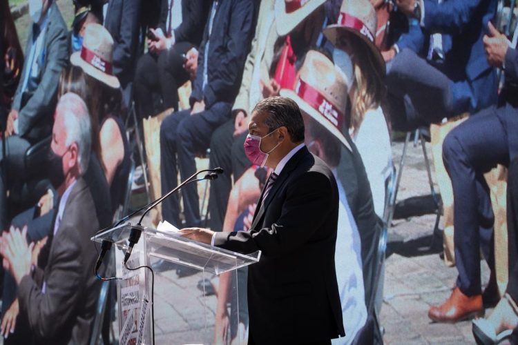#Morelia Morón Rinde Informe Entre Sombreros Para El Sol Y Protestas