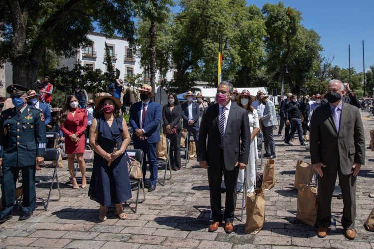 #Morelia Morón Rinde Informe Entre Sombreros Para El Sol Y Protestas