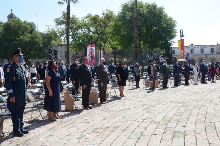 #Morelia Morón Rinde Informe Entre Sombreros Para El Sol Y Protestas