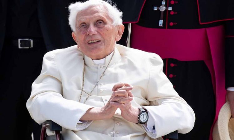 Reportan A Benedicto XVI, "Extremadamente Frágil" De Salud