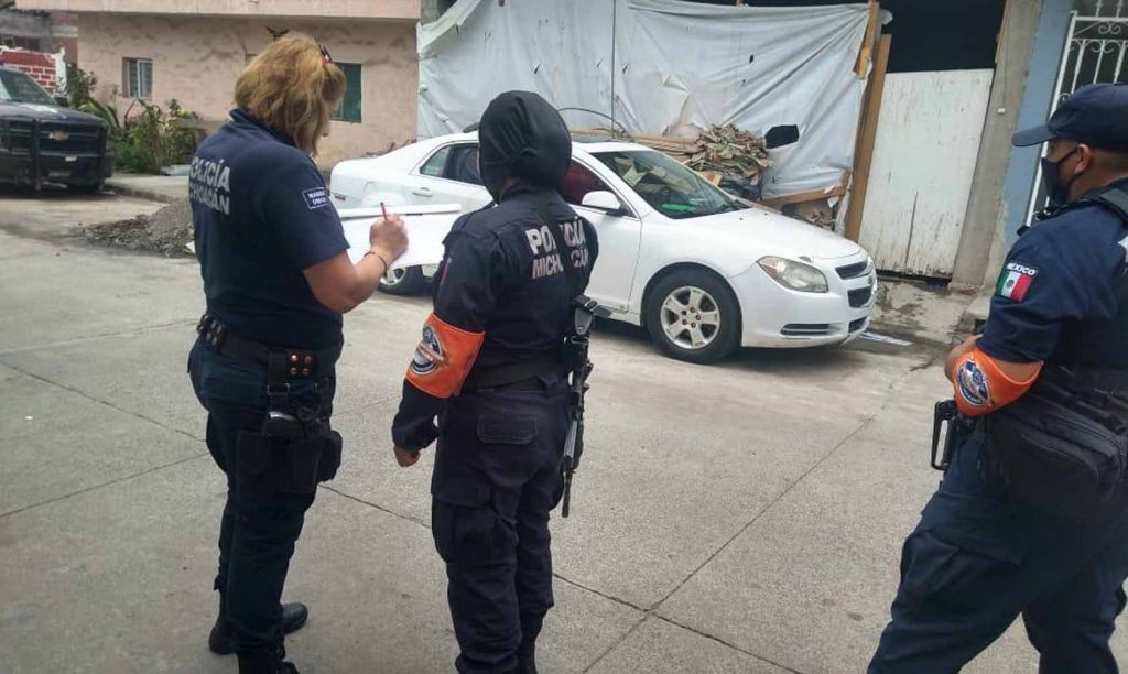 #Uruapan Polis Apañan A Mujer Por Traer Una Fusca 