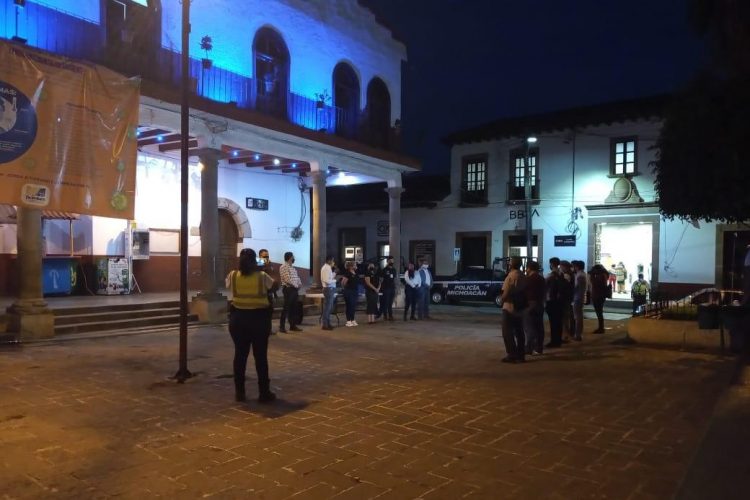 #Michoacán Iluminan Palacios Municipales De Color Luz Azul Por Lucha Contra La Trata